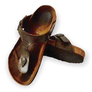 Birkenstock Gizeh Bronze Sandals size 37